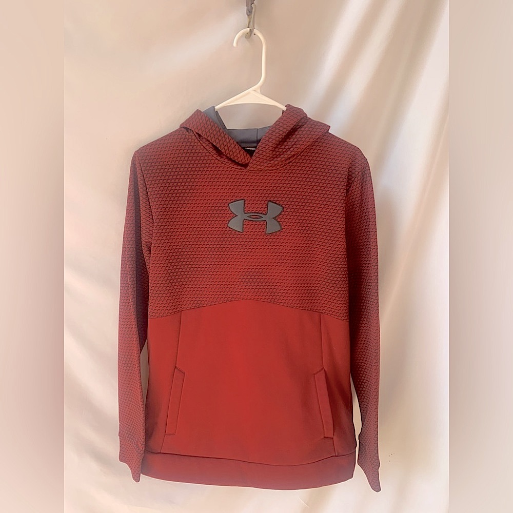 Under Armour Youth Boys XL hoodie. Excellent condition.